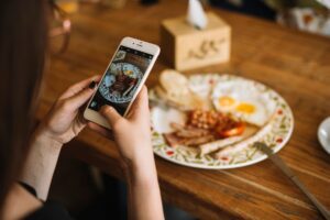 Many restaurant and cafe owners still underestimate the power of digital marketing, believing it to be both difficult and expensive. This misconception can hinder business growth, especially when traditional marketing methods no longer yield the same results.